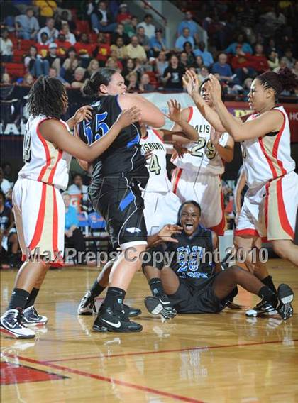 Thumbnail 3 in East Bladen vs. Salisbury (NCHSAA Class 2A Final) photogallery.