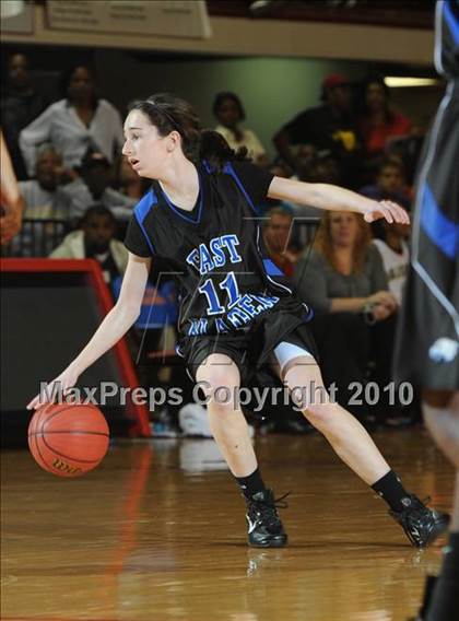Thumbnail 3 in East Bladen vs. Salisbury (NCHSAA Class 2A Final) photogallery.