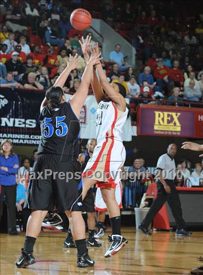 Thumbnail 2 in East Bladen vs. Salisbury (NCHSAA Class 2A Final) photogallery.