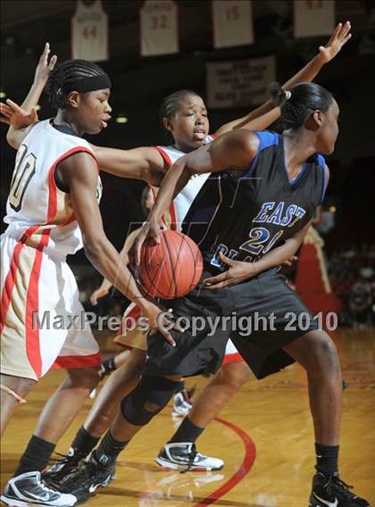 Thumbnail 2 in East Bladen vs. Salisbury (NCHSAA Class 2A Final) photogallery.