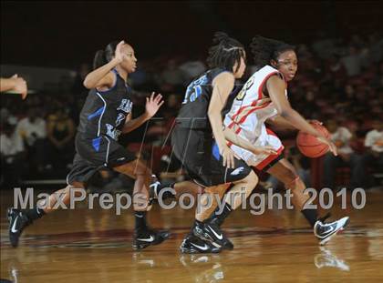 Thumbnail 3 in East Bladen vs. Salisbury (NCHSAA Class 2A Final) photogallery.