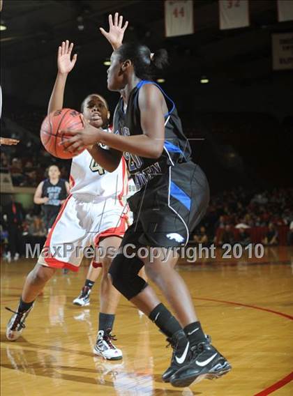 Thumbnail 3 in East Bladen vs. Salisbury (NCHSAA Class 2A Final) photogallery.