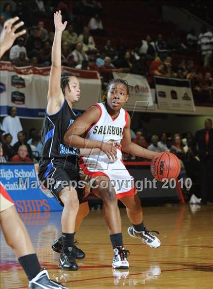 Thumbnail 3 in East Bladen vs. Salisbury (NCHSAA Class 2A Final) photogallery.