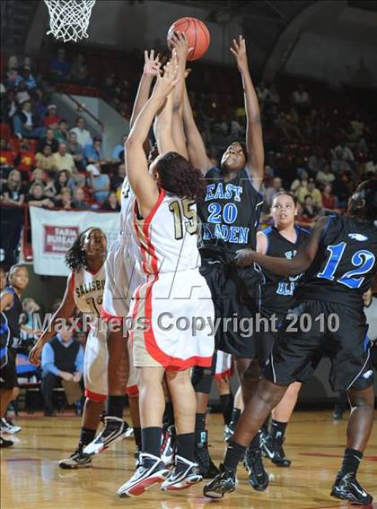 Thumbnail 2 in East Bladen vs. Salisbury (NCHSAA Class 2A Final) photogallery.