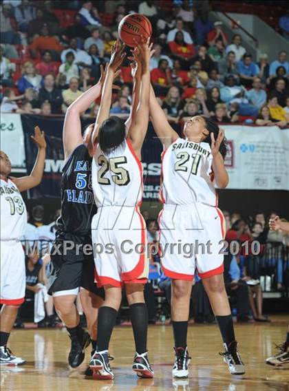 Thumbnail 2 in East Bladen vs. Salisbury (NCHSAA Class 2A Final) photogallery.