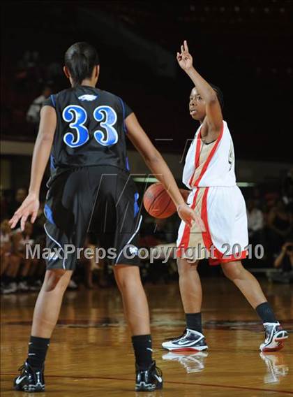 Thumbnail 1 in East Bladen vs. Salisbury (NCHSAA Class 2A Final) photogallery.