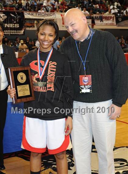 Thumbnail 3 in East Bladen vs. Salisbury (NCHSAA Class 2A Final) photogallery.