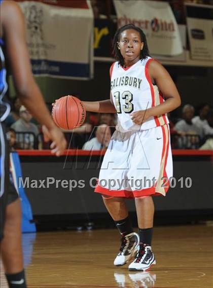 Thumbnail 3 in East Bladen vs. Salisbury (NCHSAA Class 2A Final) photogallery.