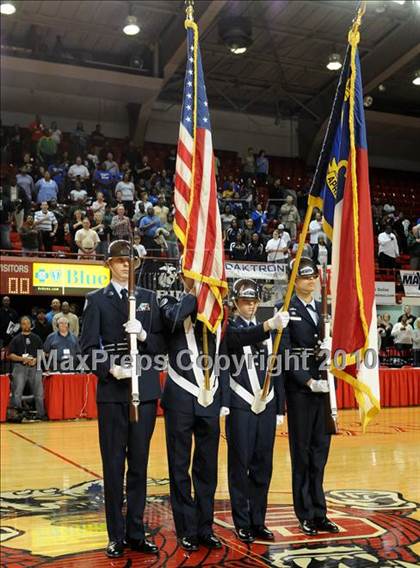 Thumbnail 3 in East Bladen vs. Salisbury (NCHSAA Class 2A Final) photogallery.
