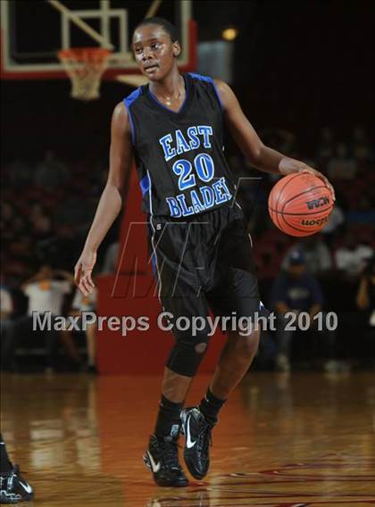 Thumbnail 3 in East Bladen vs. Salisbury (NCHSAA Class 2A Final) photogallery.