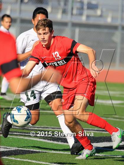 Thumbnail 2 in Mater Dei (Santa Ana) vs. Oceanside (21st Annual SoCal Classic) photogallery.