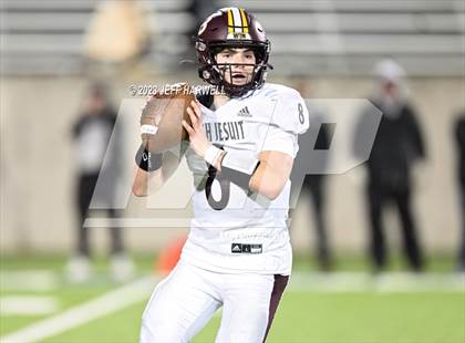 Thumbnail 1 in Walsh Jesuit vs. Archbishop Hoban (OHSAA D2 Regional Final) photogallery.