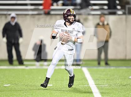Thumbnail 2 in Walsh Jesuit vs. Archbishop Hoban (OHSAA D2 Regional Final) photogallery.