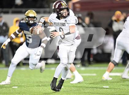 Thumbnail 3 in Walsh Jesuit vs. Archbishop Hoban (OHSAA D2 Regional Final) photogallery.