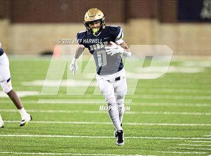 Thumbnail 3 in Walsh Jesuit vs. Archbishop Hoban (OHSAA D2 Regional Final) photogallery.
