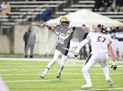 Thumbnail 2 in Walsh Jesuit vs. Archbishop Hoban (OHSAA D2 Regional Final) photogallery.