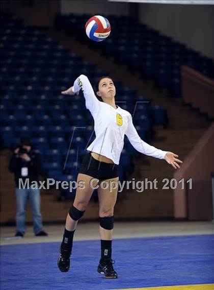 Thumbnail 2 in Long Beach Poly vs. Palo Alto (CIF State D1 Final) photogallery.
