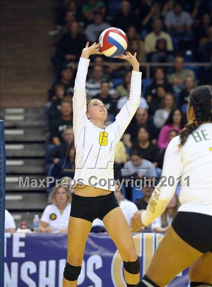 Thumbnail 2 in Long Beach Poly vs. Palo Alto (CIF State D1 Final) photogallery.