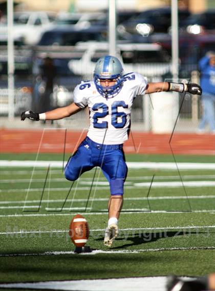 Thumbnail 3 in Holton vs Mulvane (KSHSAA 4A Regional Playoff) photogallery.