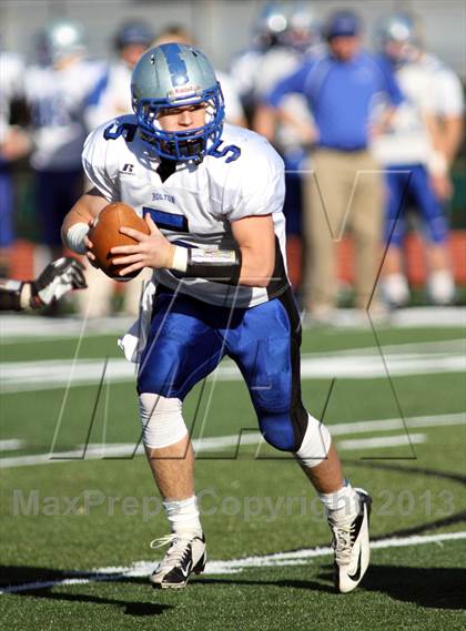 Thumbnail 2 in Holton vs Mulvane (KSHSAA 4A Regional Playoff) photogallery.