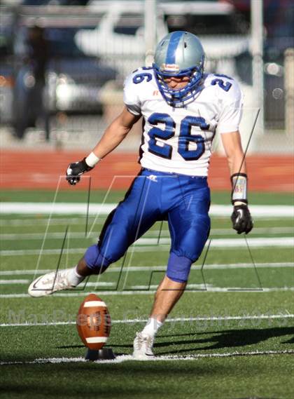 Thumbnail 1 in Holton vs Mulvane (KSHSAA 4A Regional Playoff) photogallery.