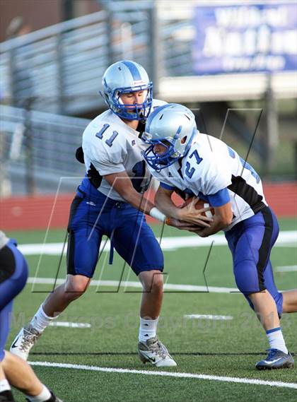 Thumbnail 2 in Holton vs Mulvane (KSHSAA 4A Regional Playoff) photogallery.