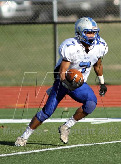 Thumbnail 3 in Holton vs Mulvane (KSHSAA 4A Regional Playoff) photogallery.
