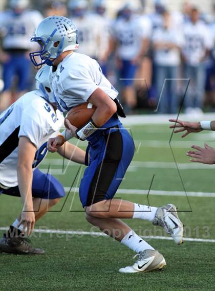 Thumbnail 1 in Holton vs Mulvane (KSHSAA 4A Regional Playoff) photogallery.