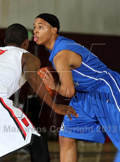 Thumbnail 3 in El Camino Real vs. Westchester (CIF LA City Section D1 Final) photogallery.