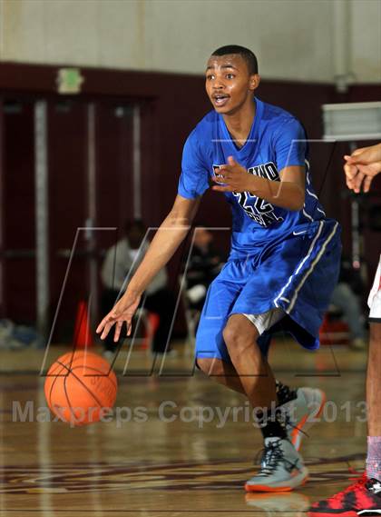 Thumbnail 3 in El Camino Real vs. Westchester (CIF LA City Section D1 Final) photogallery.