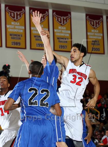 Thumbnail 3 in El Camino Real vs. Westchester (CIF LA City Section D1 Final) photogallery.