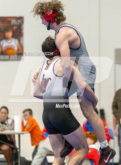 Thumbnail 1 in WVSSAC Class AA/A Region III Championship photogallery.