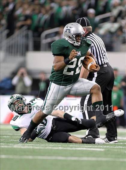 Thumbnail 1 in Fort Bend Hightower vs. Carroll (UIL 5A Division 1 Final) photogallery.