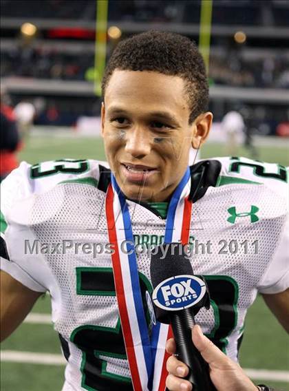 Thumbnail 1 in Fort Bend Hightower vs. Carroll (UIL 5A Division 1 Final) photogallery.