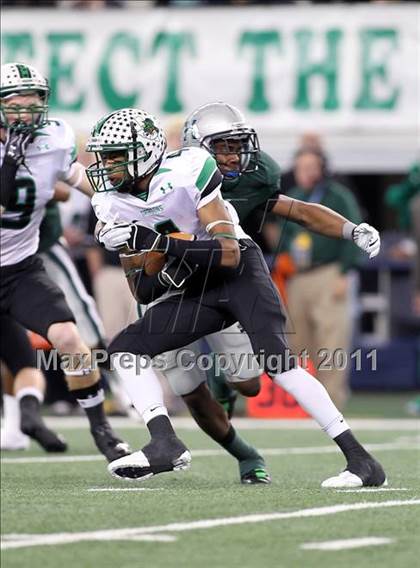 Thumbnail 3 in Fort Bend Hightower vs. Carroll (UIL 5A Division 1 Final) photogallery.
