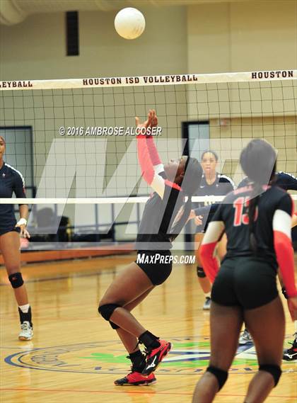 Thumbnail 2 in Bellaire @ Lamar photogallery.