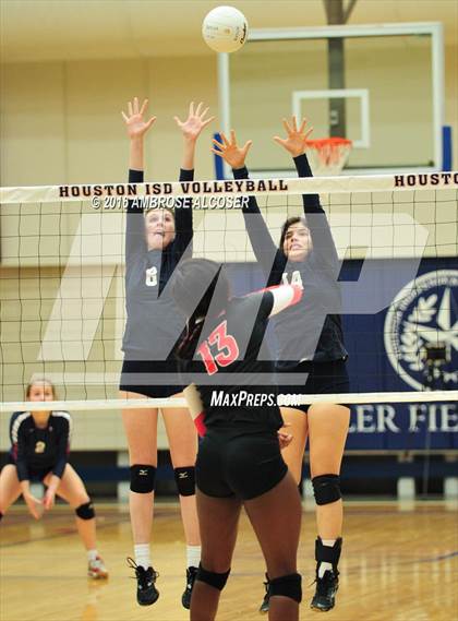 Thumbnail 2 in Bellaire @ Lamar photogallery.