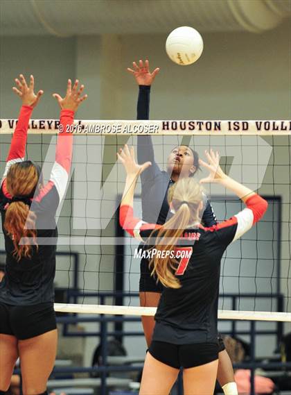 Thumbnail 3 in Bellaire @ Lamar photogallery.