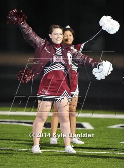 Thumbnail 3 in Gunter vs. Arp (UIL 3A Division 2 Region 2 Area) photogallery.
