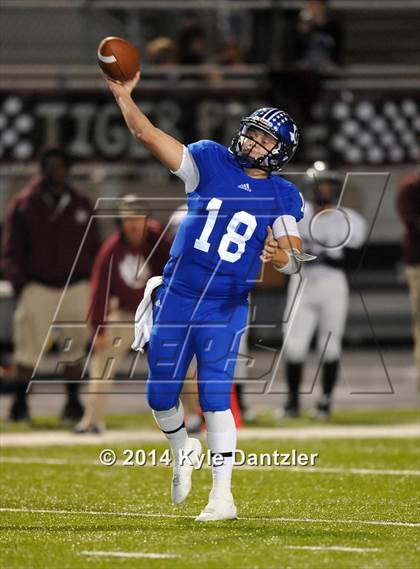Thumbnail 1 in Gunter vs. Arp (UIL 3A Division 2 Region 2 Area) photogallery.