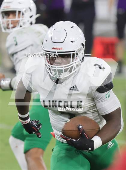 Thumbnail 3 in Carlsbad vs. Lincoln (CIF SDS Open Division Final) photogallery.