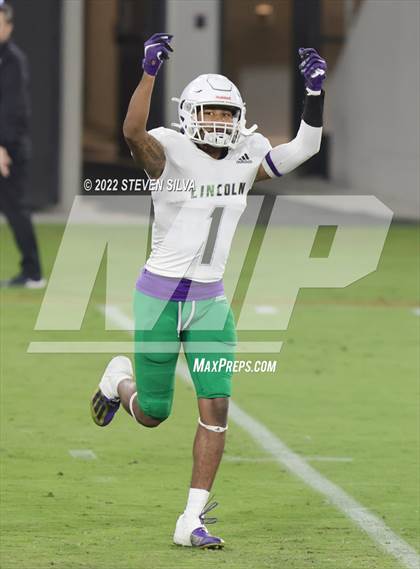 Thumbnail 2 in Carlsbad vs. Lincoln (CIF SDS Open Division Final) photogallery.