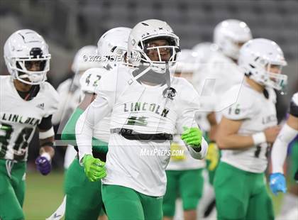 Thumbnail 3 in Carlsbad vs. Lincoln (CIF SDS Open Division Final) photogallery.