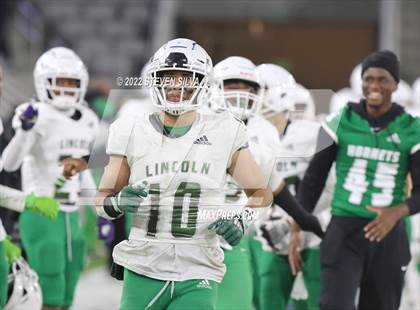 Thumbnail 2 in Carlsbad vs. Lincoln (CIF SDS Open Division Final) photogallery.