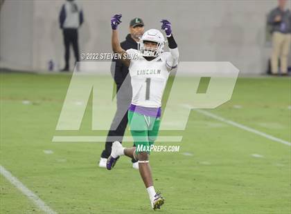 Thumbnail 3 in Carlsbad vs. Lincoln (CIF SDS Open Division Final) photogallery.