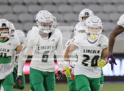 Thumbnail 3 in Carlsbad vs. Lincoln (CIF SDS Open Division Final) photogallery.