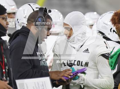 Thumbnail 2 in Carlsbad vs. Lincoln (CIF SDS Open Division Final) photogallery.