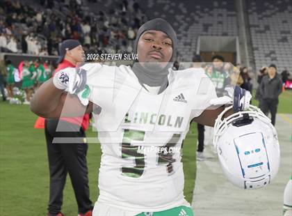 Thumbnail 3 in Carlsbad vs. Lincoln (CIF SDS Open Division Final) photogallery.