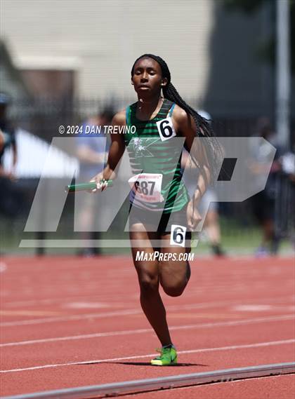 Thumbnail 3 in VHSL State Championships 5&6 (4 x 800) photogallery.