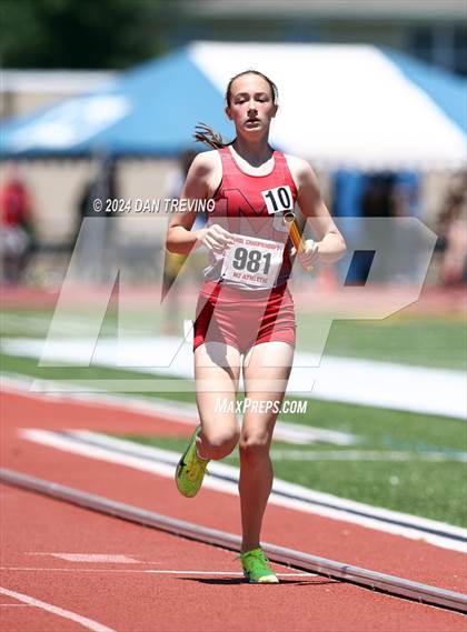 Thumbnail 2 in VHSL State Championships 5&6 (4 x 800) photogallery.